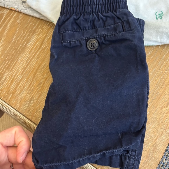 12-18 months Short sleeve body suit, sleeveless bodysuit + shorts - Picture 3 of 3